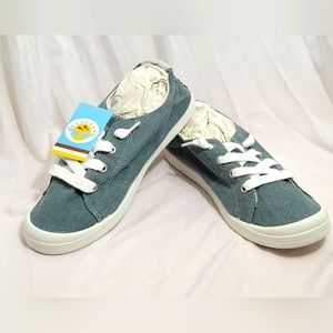 Beneker Glittery forest green Sneakers, Size 8, NWT